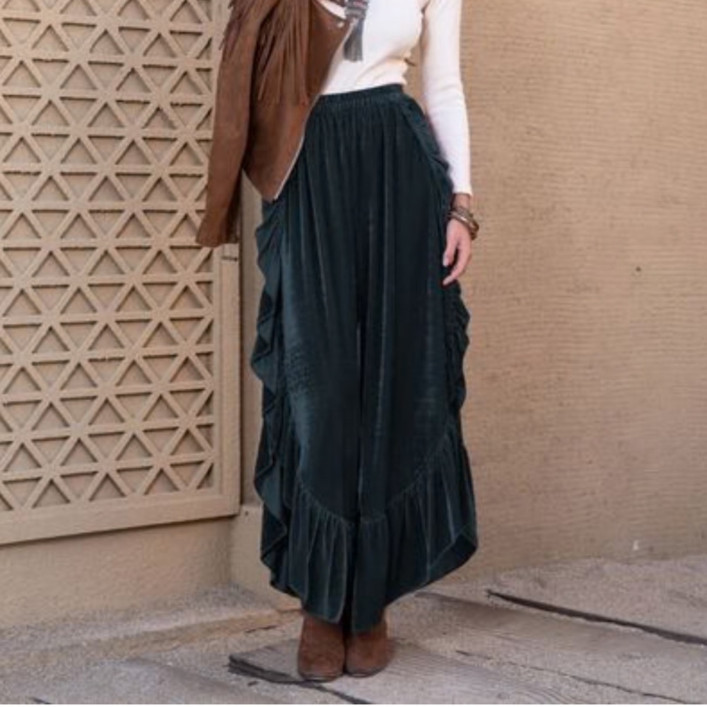 NWT Bohemian Style Ruffle Trim, Wide Leg Slit Velvet Pants - Size XXL - Black🖤🖤